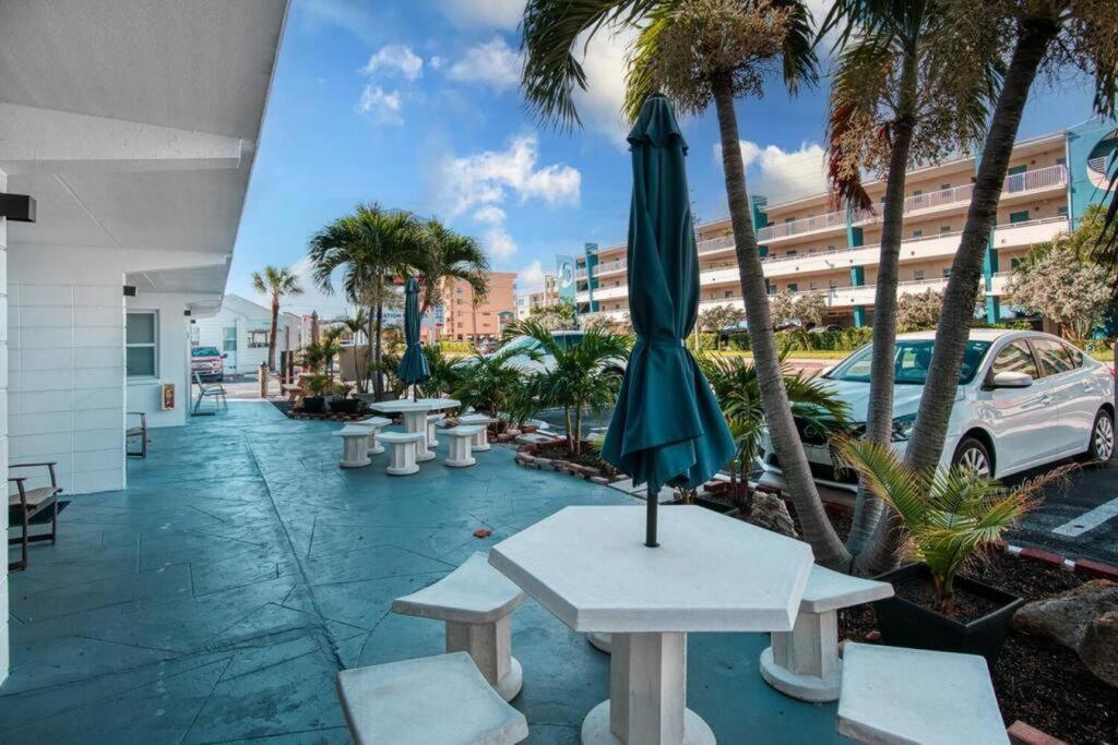 Sunset Beach Suites At Madeira Beach! Pet Friendly With Summer Breezes! - Suite 6 St. Pete Beach Exteriér fotografie